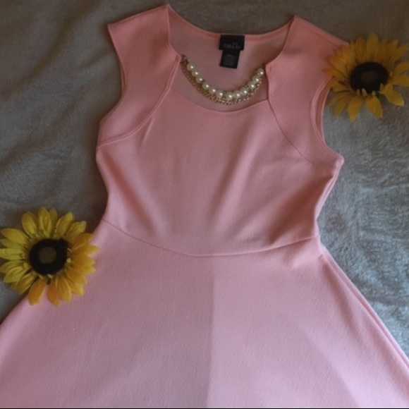 Rue21 Dresses & Skirts - RUE 21 DRESS PALE PINK COMES WITH NECKLACE SIZE L